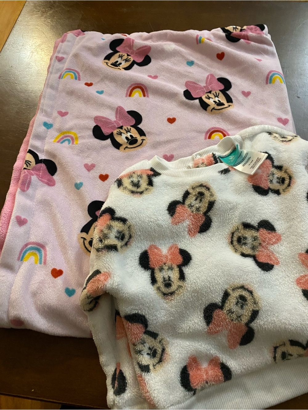 Girls Pink Minnie Mouse Fleece and blanket